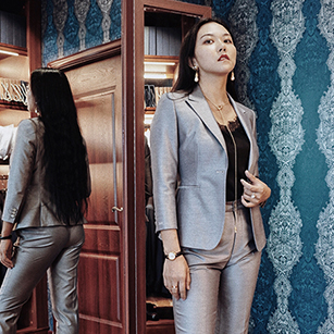 女士银灰色同款西服定制